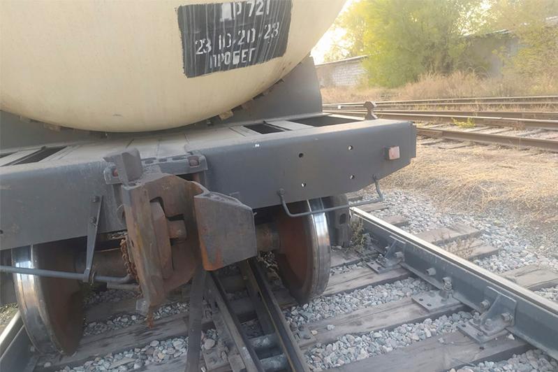 Алматыда жанармай цистерналары рельстен шығып кетті