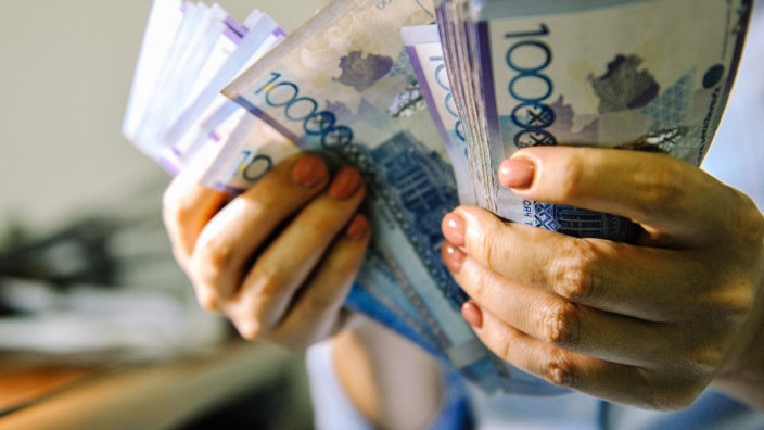 Алаяқ бір тұрғынға  8,5 млн теңге несие алдырып, жоқ болған