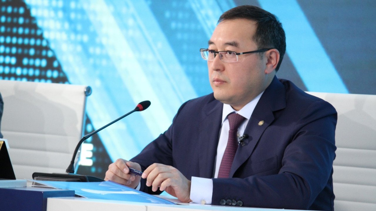 Марат Сұлтанғазиев азаматтық қоғам өкілдерімен кездеседі