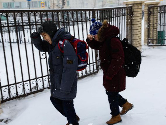 Семейде екінші ауысымдағы сыныптар онлайн оқиды