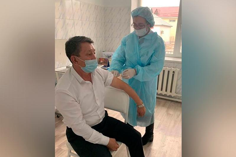 Түркістан облысында 50-ге жуық қызметкер ревакцинациялаудан өтті