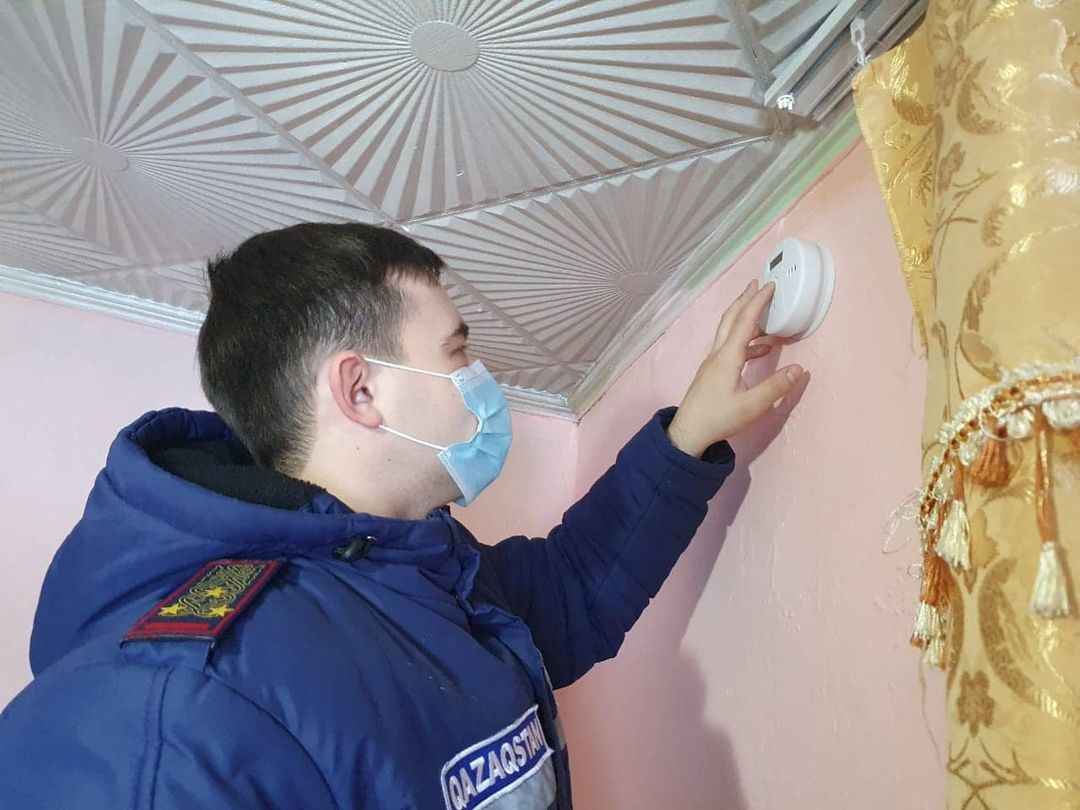 Елордада әлеуметтік осал отбасылар пәтерлеріне 33 улы газ датчигі орнатылды