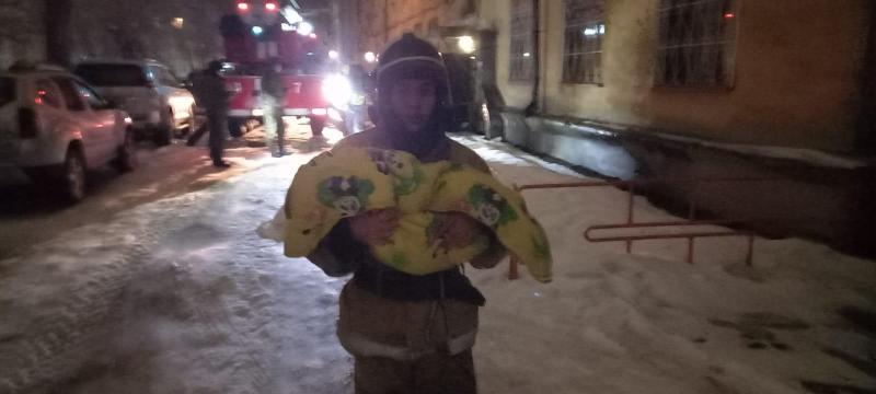 Өскеменде көп қабатты үйден өрт шықты