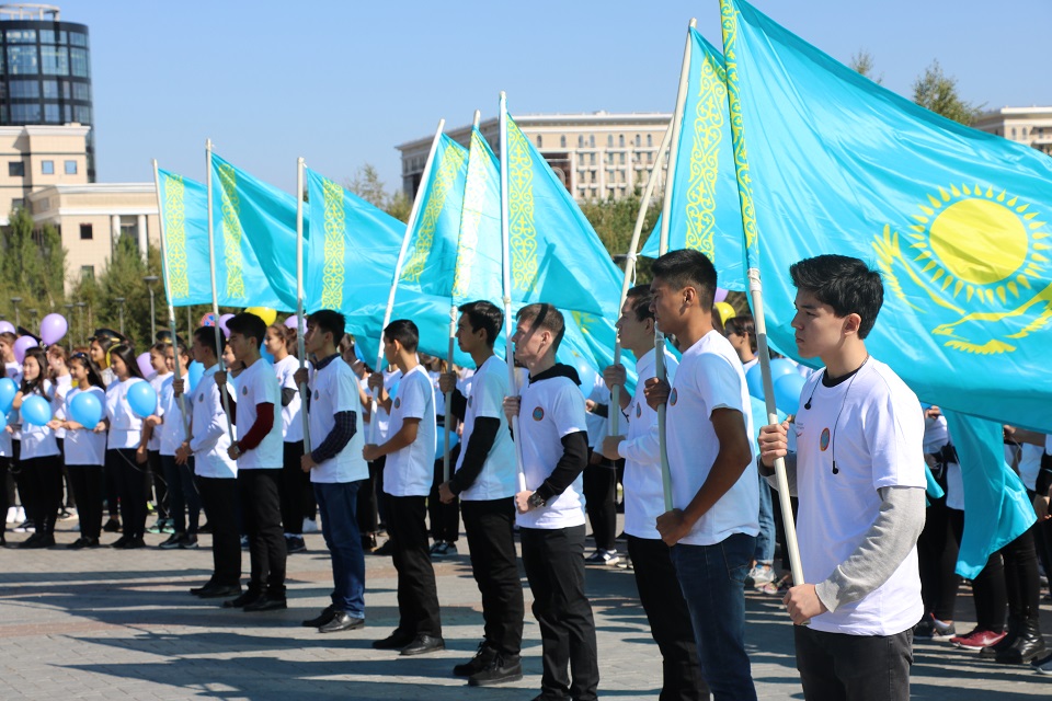 Жастар санасына қозғау салады