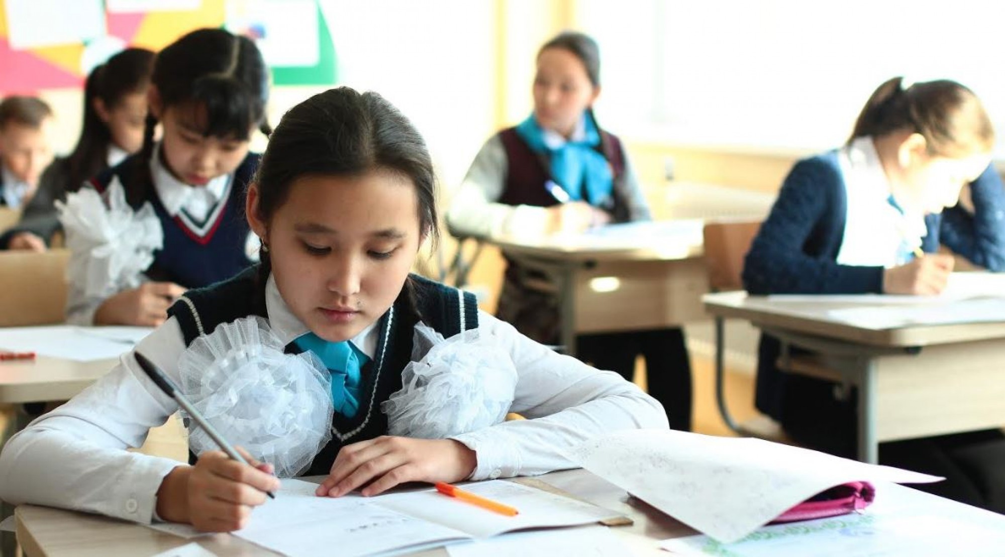 Мектептегі каникулдардың мерзімі белгіленді