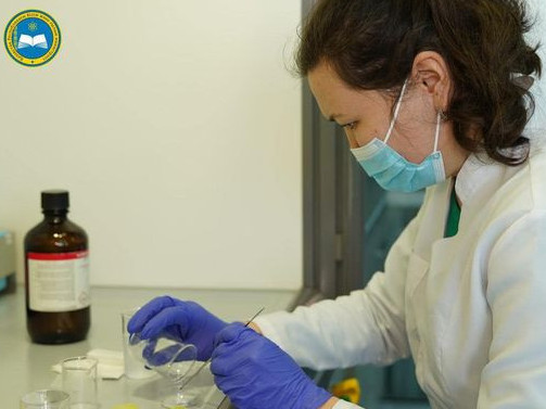 Асхат Аймағамбетов ғалым қыз-келіншектерді құттықтады