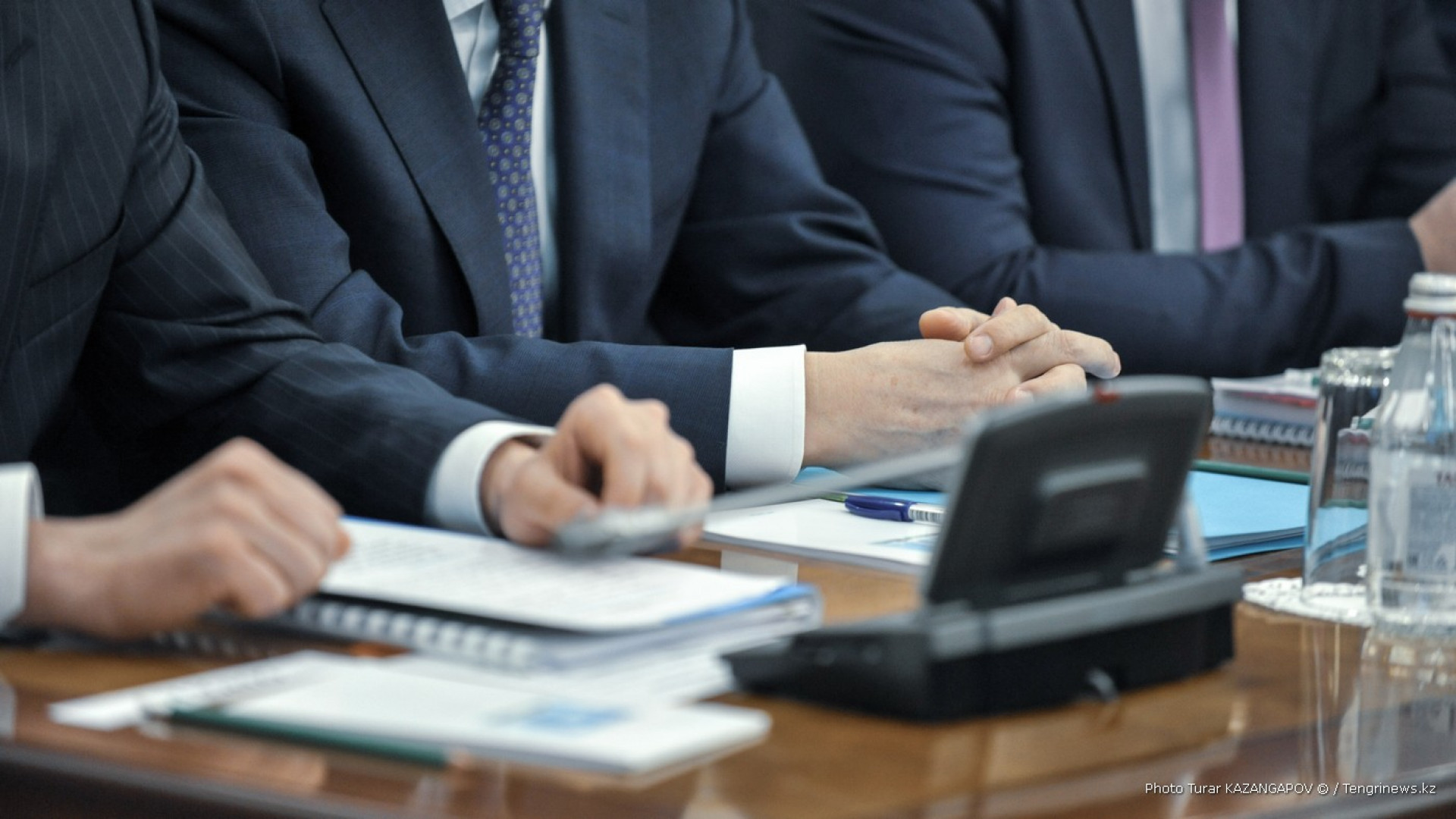 Депутаттар үндеу қабылдады