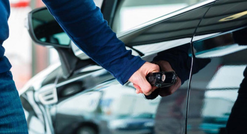 Автосалоннан 28 млн теңгенің көлігі ұрланды