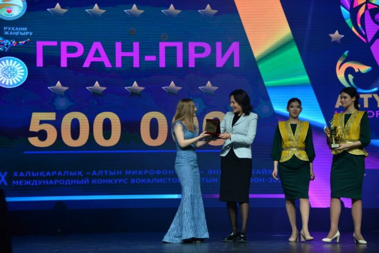 Бас жүлде Болгария әншісіне бұйырды