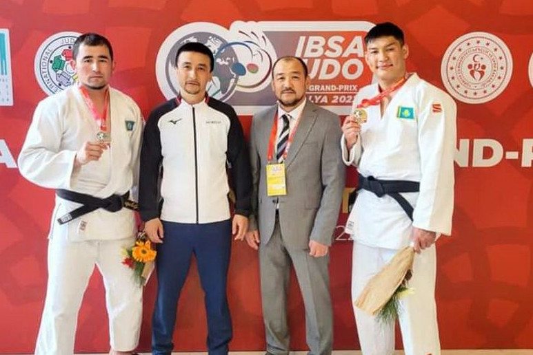 Аманжолдың алғашқы алтыны