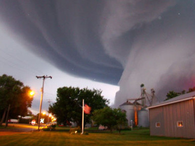 Америкада торнадо дауылы тұрып, төтенше жағдай жарияланды