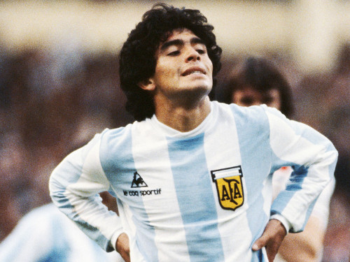 Әйгілі футболшының жейдесі рекордтық бағаға сатылды