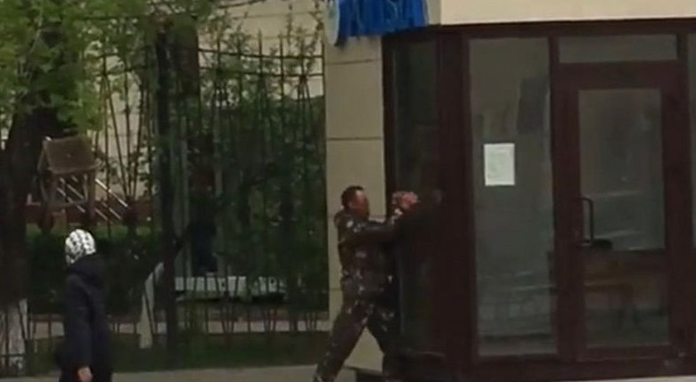Мас күйінде полиция пунктін таспен ұрған тұрғын ұсталды