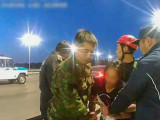 Полиция көпірден секірейін деп жатқан қызды құтқарып қалды