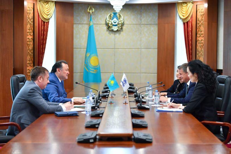 БҰҰ өкілімен алдағы референдумды талқылады