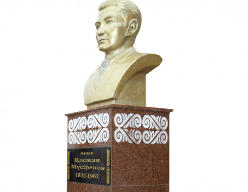 Ақынға ескерткіш қойылды