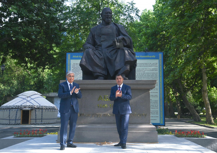 Мемлекет басшысы Бішкекте Абай ескерткішінің ашылу рәсіміне қатысты