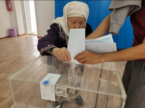 Маңғыстау облысында ғасыр жасаған әже дауыс берді