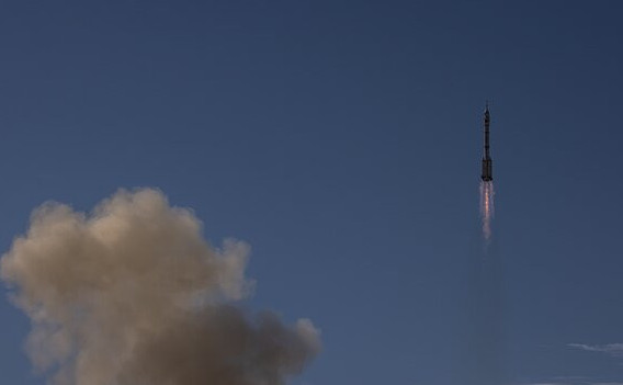 Қытай «Шэньчжоу-14» ғарыш кемесін ұшырды