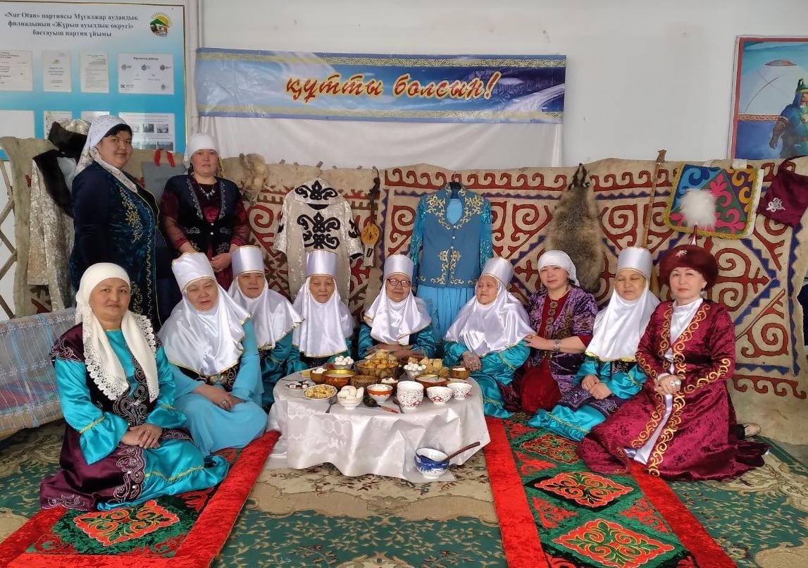 Ауылдағы әжелер ансамблі