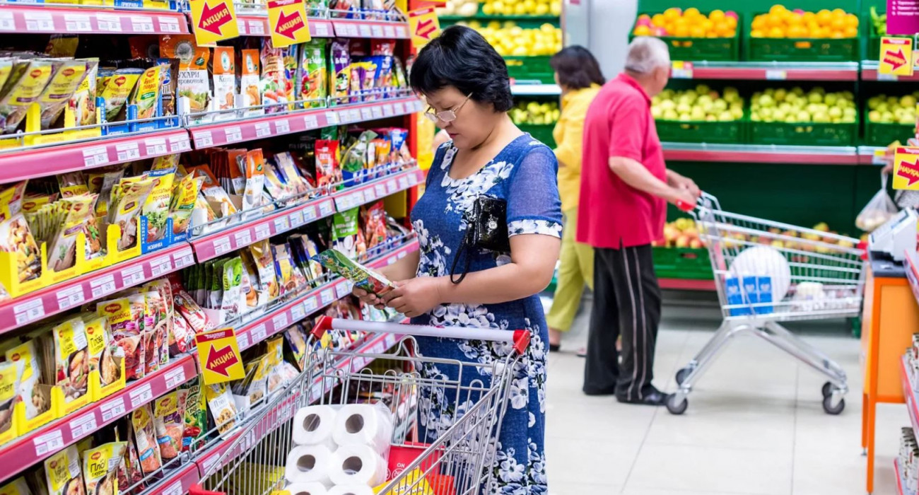 Оксана Марченконың киім ауыстыратын бөлмесіндегі жасырын камера Жалаңаш суреттелген жігіттер