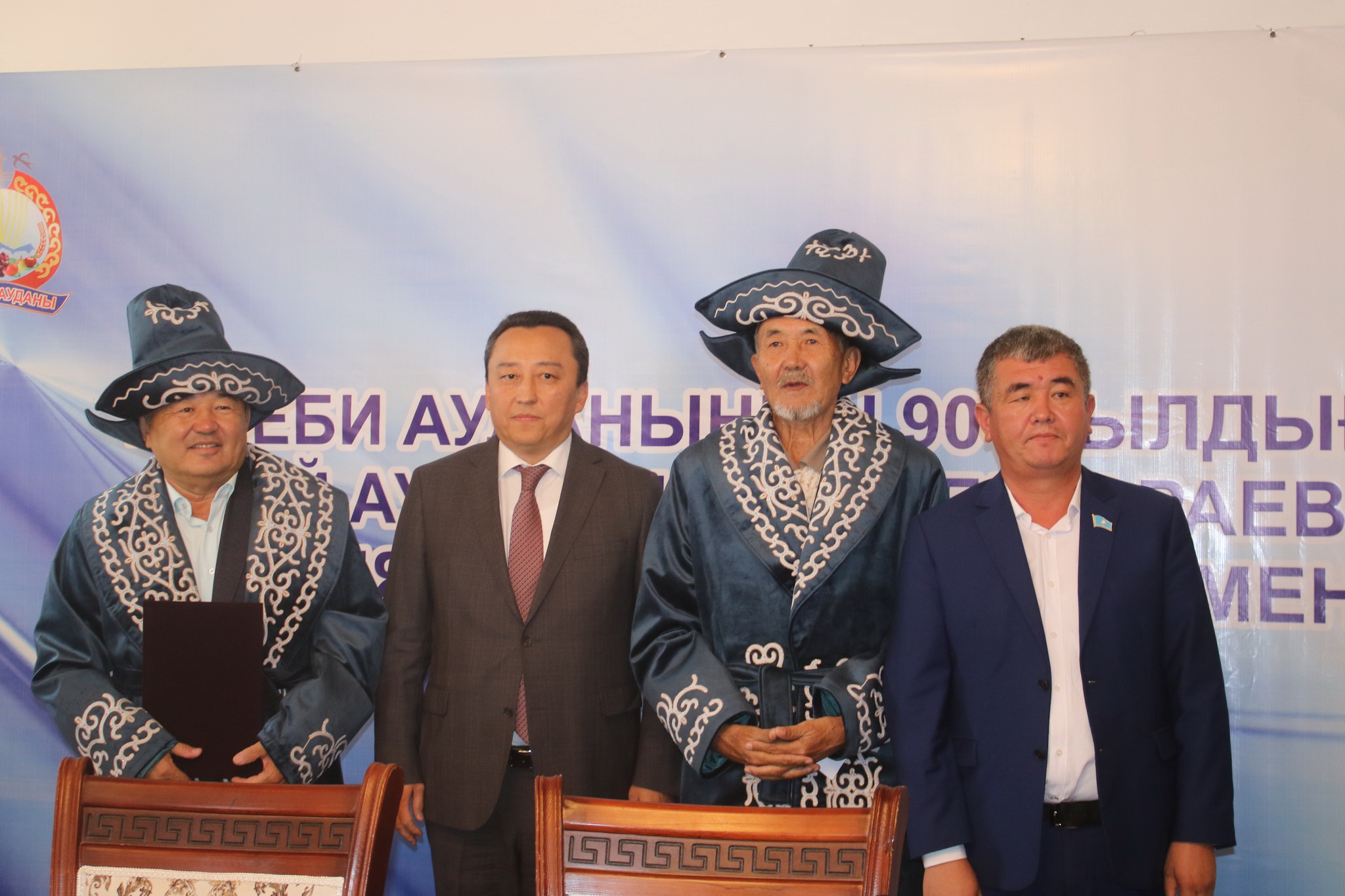 Ақынын іздеген әкім