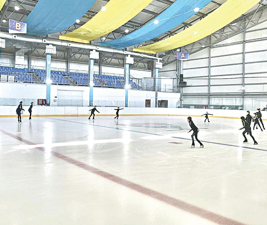 Жұртпен жүздесіп, нысандарды аралады