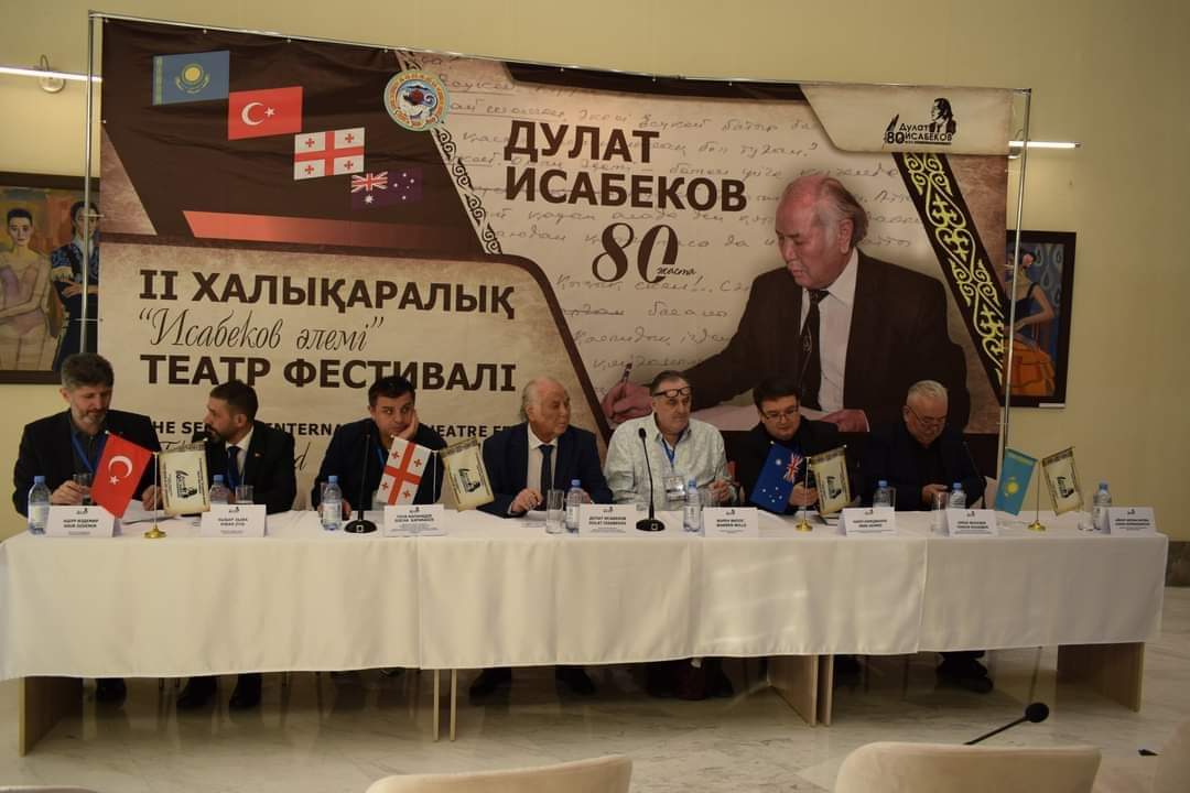 р