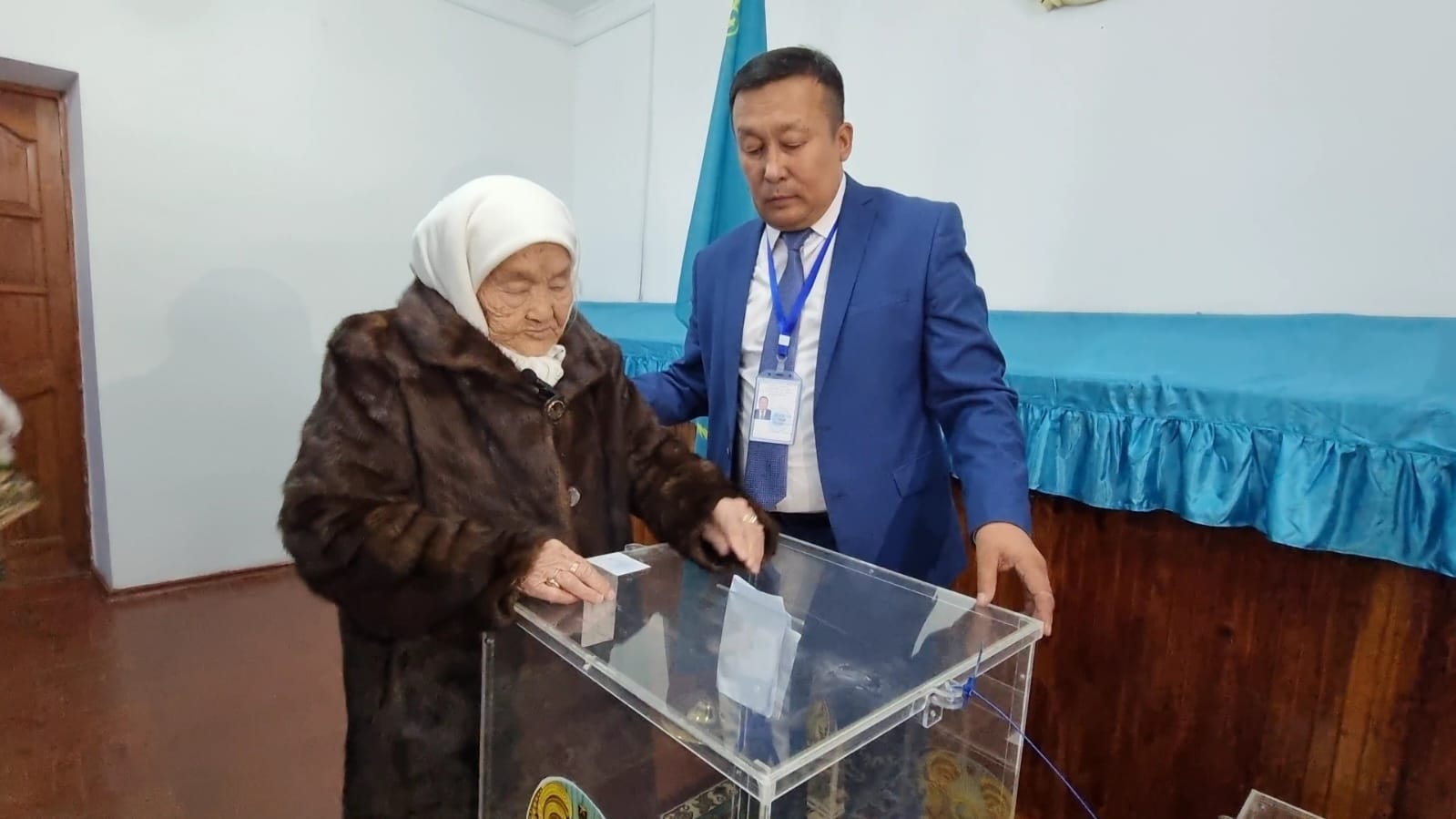 Жүз жастағы қария дауыс берді