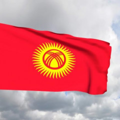 Атамбаевтың әйелі мен ұлы тергеледі: Қырғызстанда сайлау қарсаңында не болып жатыр?