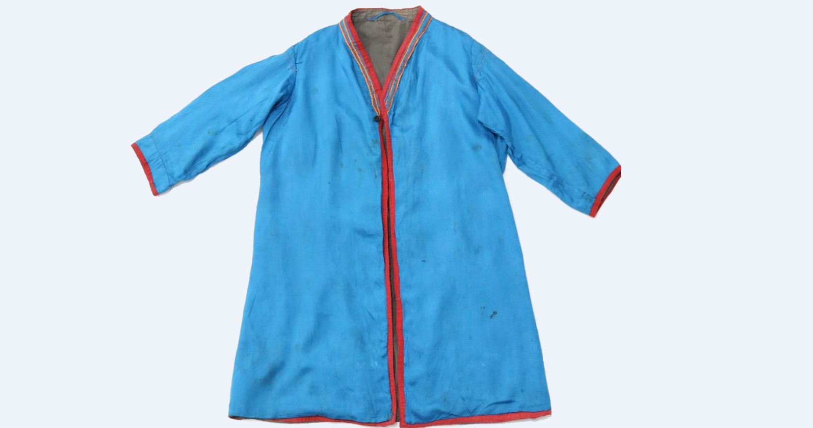 Көнеден жеткен көк шапан