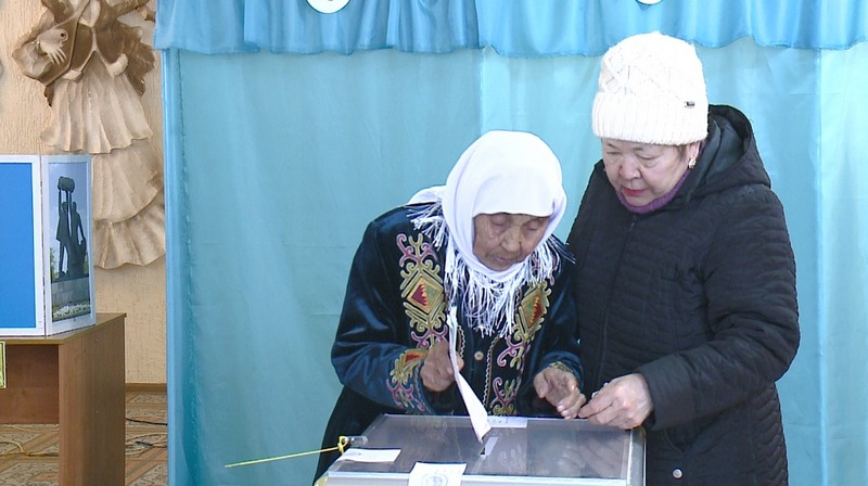 Кәрі де, жас та қалыс қалмады