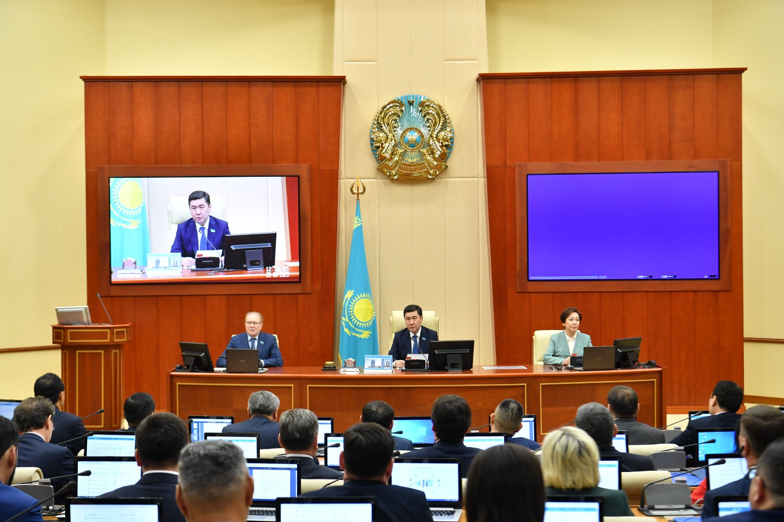 VIII шақырылым: Мәжілістің алғашқы отырысы