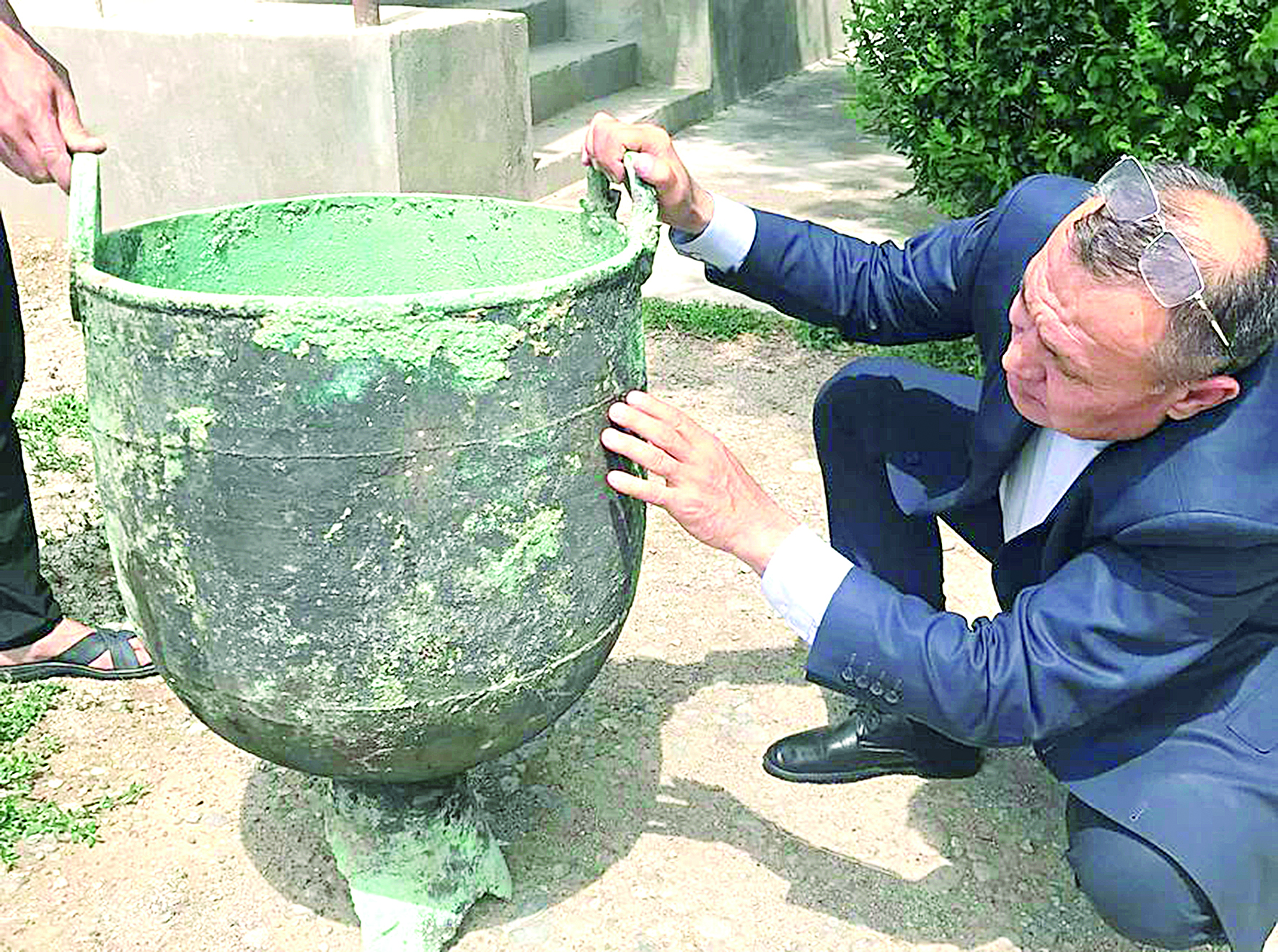 Бесағаштан табылған көне қазан