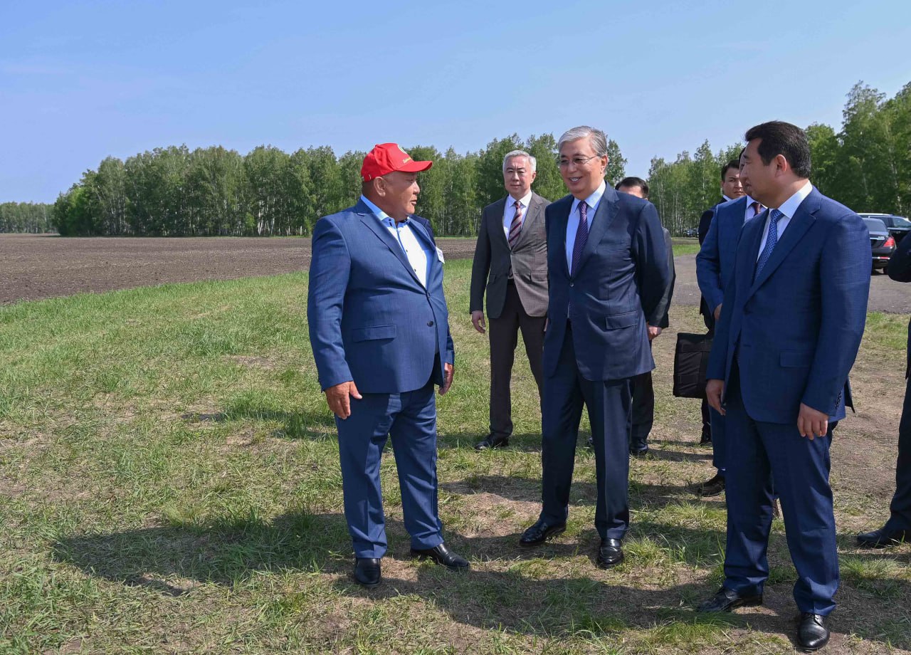 Мемлекет басшысы көктемгі егіс жұмыстарымен танысты