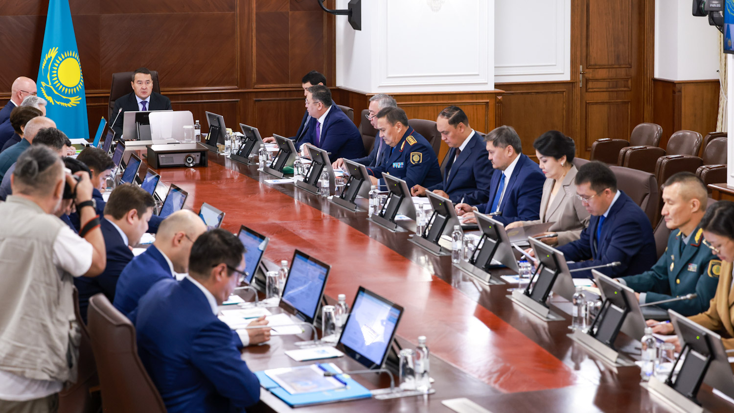 Халық толғандырған мәселелер – Үкімет назарында