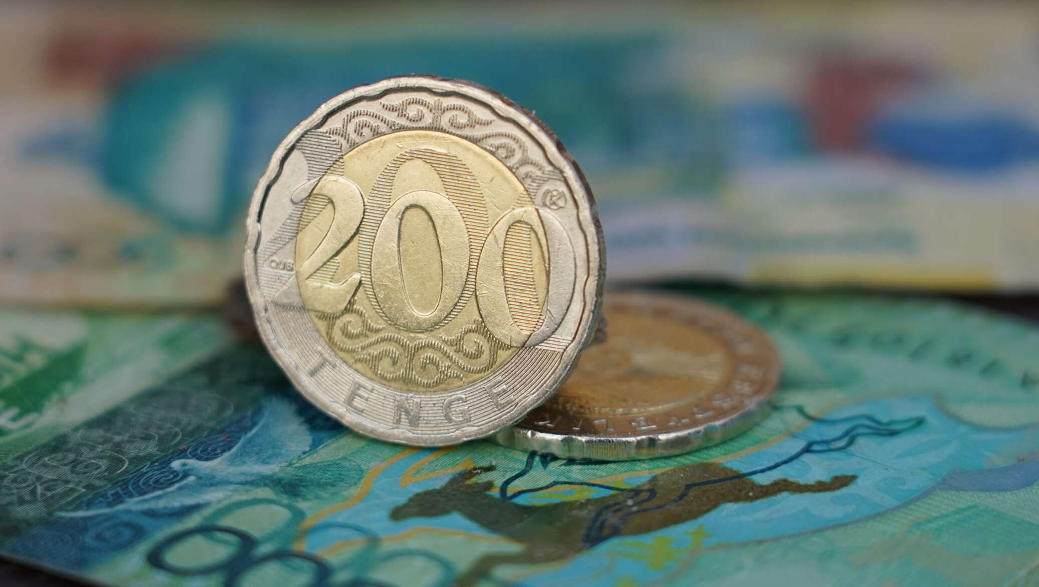 Теңгенің нығаюы қай жағынан тиімді?