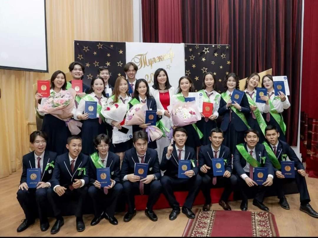 Шетелде оқитын түлектер