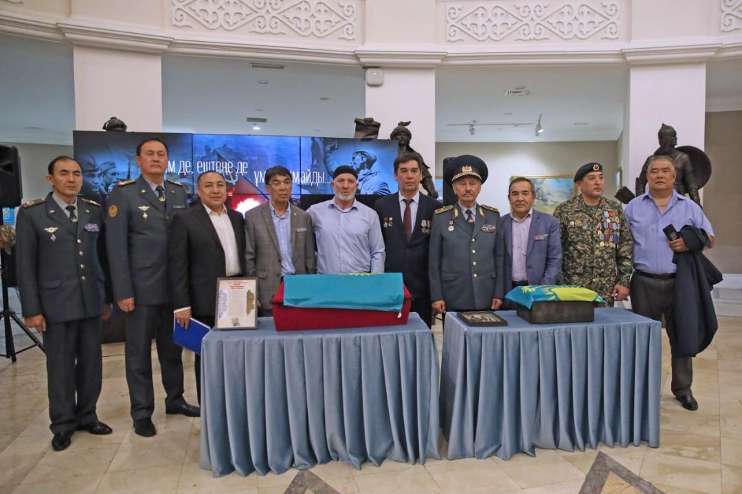 Екі жауынгердің сүйегі елге жеткізілді