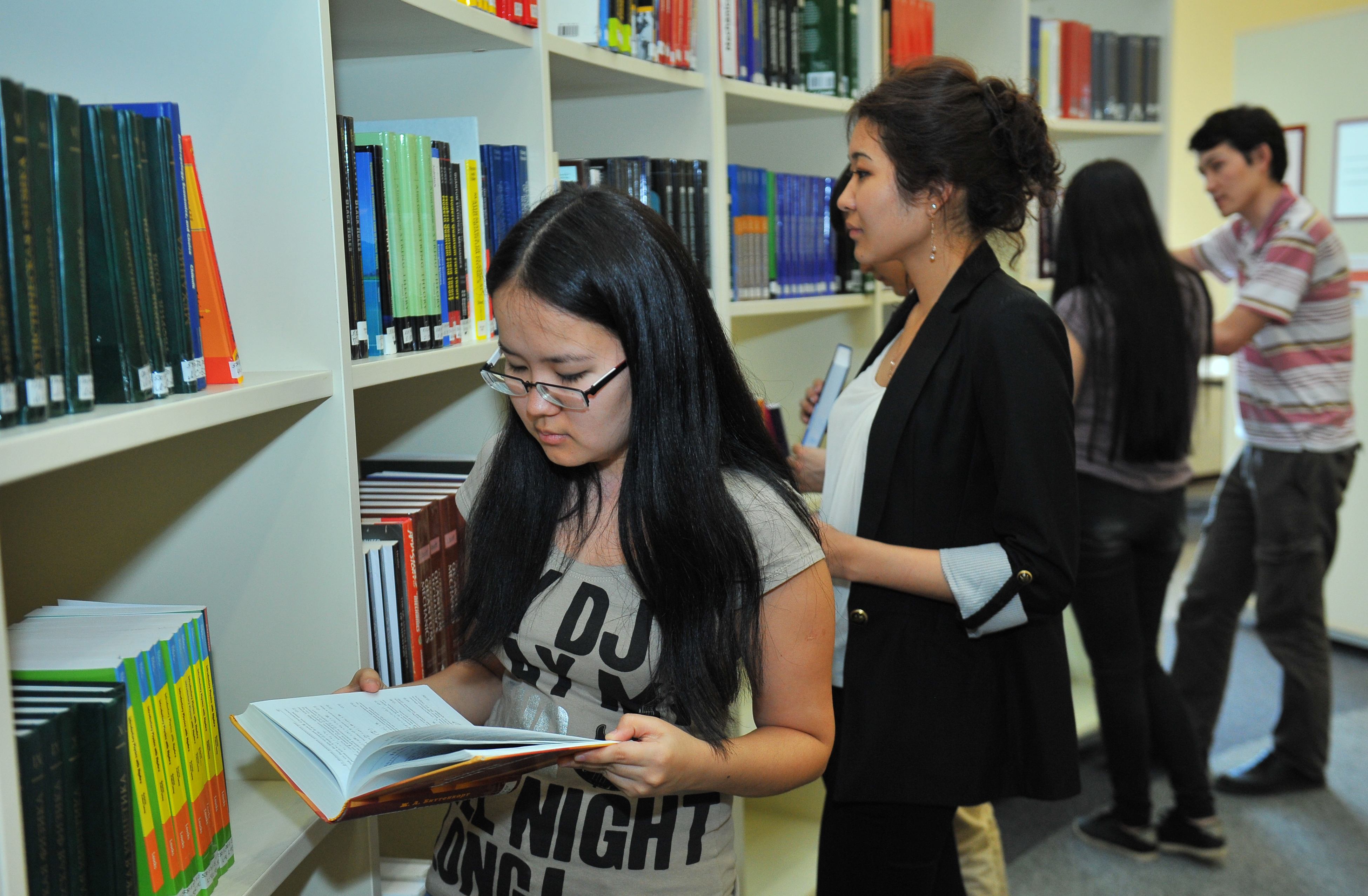 Жастар кітап оқи ма?