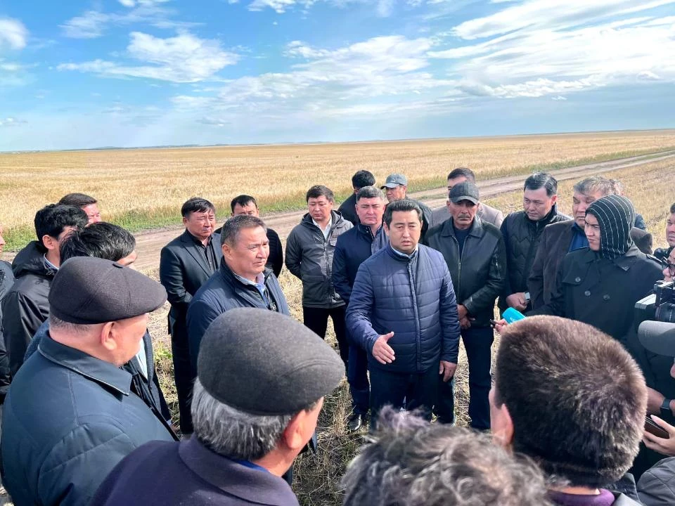 Министр диқандардың мұңын тыңдады