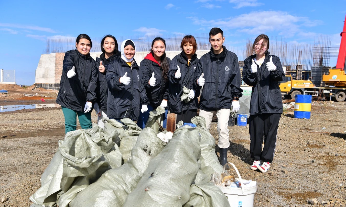 Айналасы айнадай