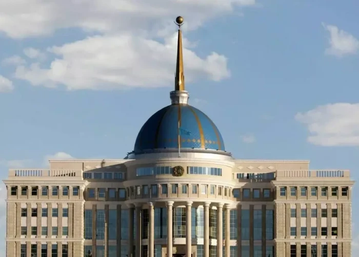 Президент Алматыдағы хостелде қаза тапқандардың туыстарына көңіл айтты