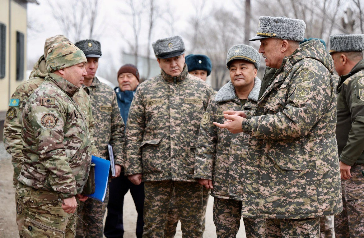 Қорғаныс министрі гарнизондардағы әскери нысандарға инспекция жасады