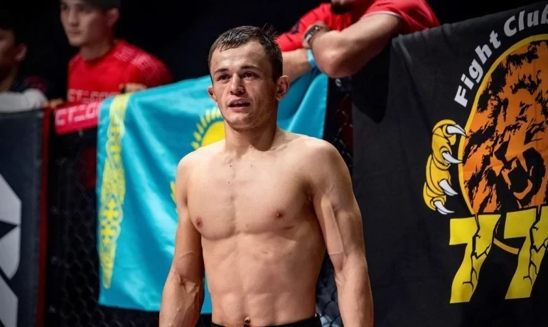 UFC: Бекзат Алмахан қарсыласын 64 секундта нокаутқа түсірді