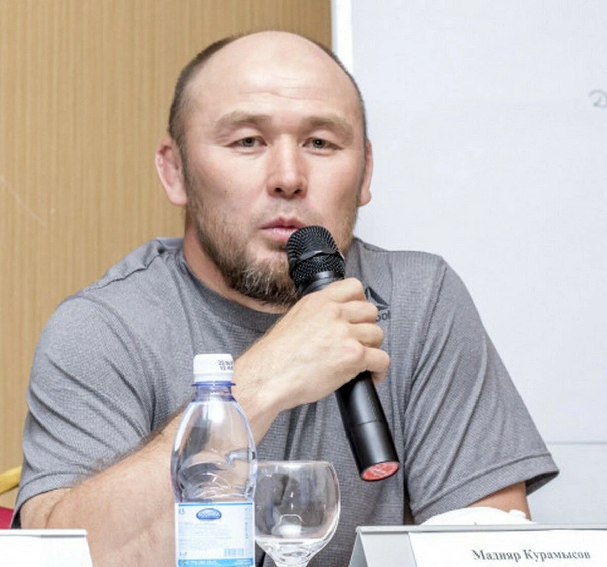 «Ризабектің қыдырудан қолы тимеді». Бас бапкер әлем чемпионы неге жеңілгенін айтты