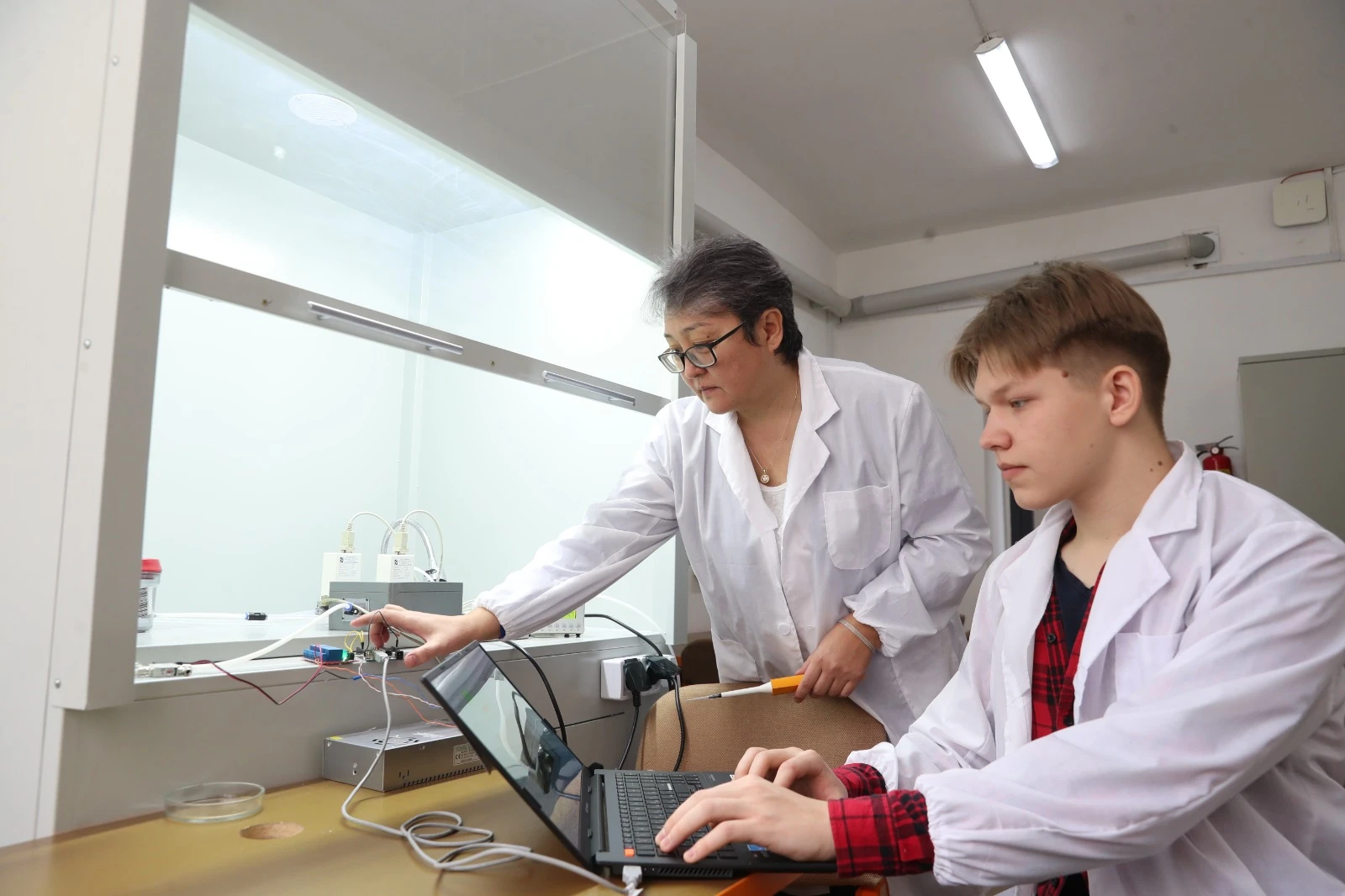 ЕҰУ ғалымдары экологиялық мониторинг үшін «электронды мұрын» жасап жатыр