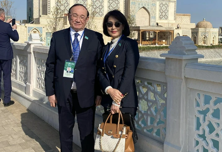 "Сөмкемнің құны - 250 мың теңге": Министр қымбат брендтегі киімдеріне қатысты сауалға жауап берді