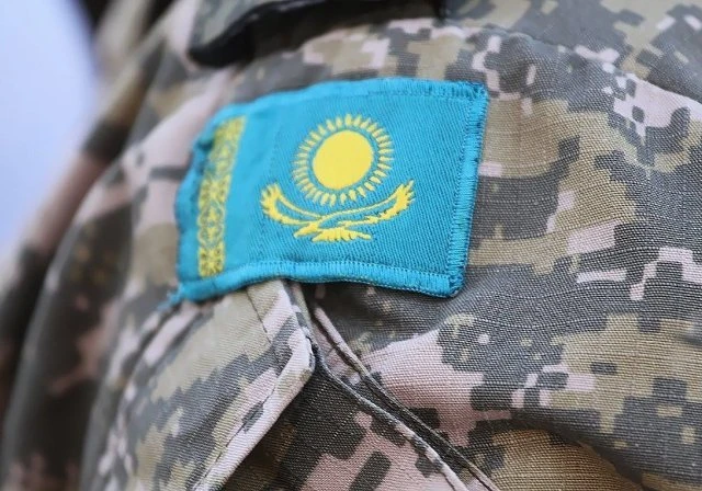 Сарбаздар алғыс жолдайды