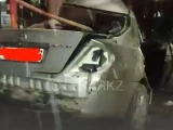 Шымкентте көлік ағашқа соғылып, үш адам зардап шекті